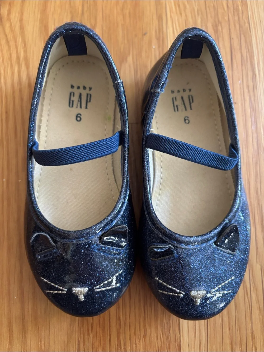Size 6 Toddler Baby Gap Sparkly Cat Shoes